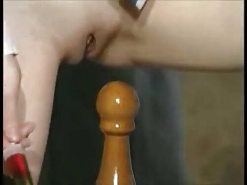 Frau mit haariger Mu ...