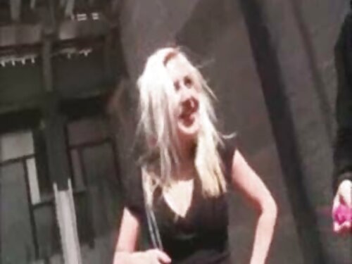 Mädchen leckt die Mu ...