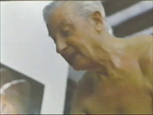 Zierliche Blondine a ...