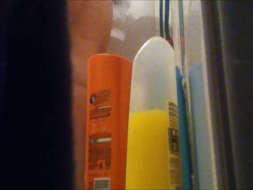 Frau erregt Brustwar ...