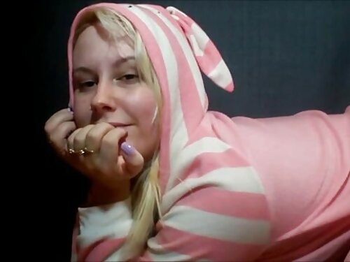 Blondine mit großem  ...