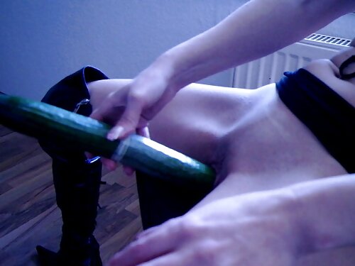 Frau leckt den Anus  ...