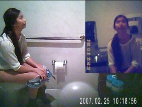 Frau mit behaarten S ...