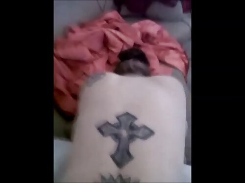 Er küsste ein junges ...