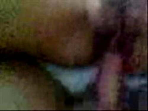 Freche Mollige zeigt ...