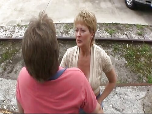 Zwei aufgeregte Schö ...