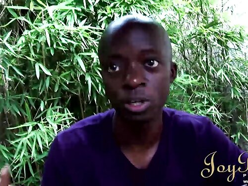 Das Mädchen steckt g ...