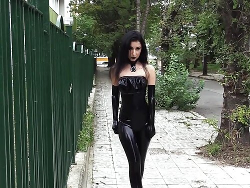 reife Frau masturbie ...