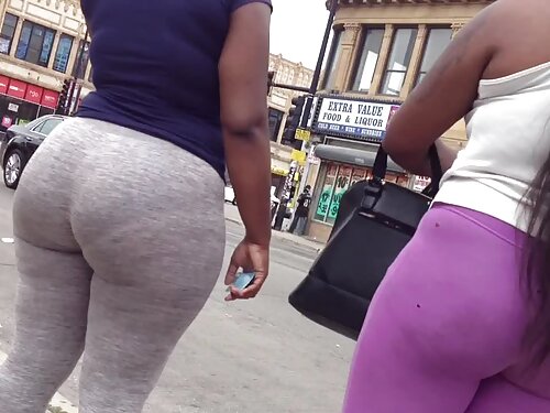 brünette mit Schamha ...