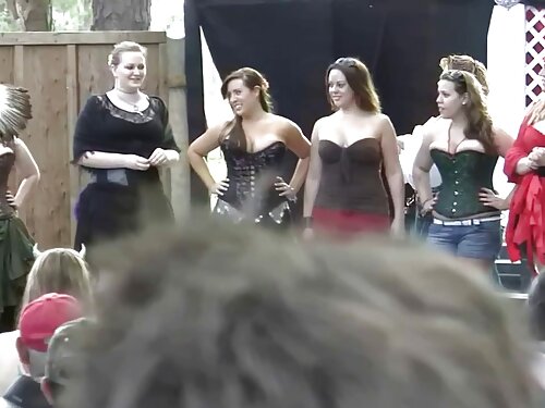 Brünette mit schwarz ...