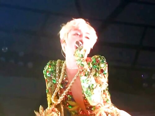 Zwei vollbusige Spor ...